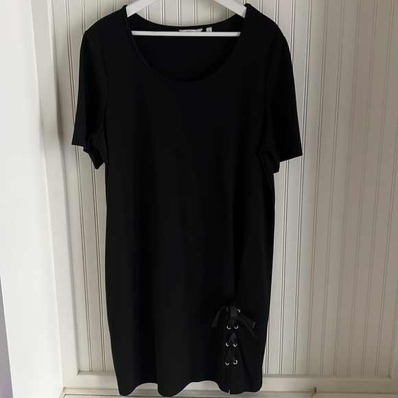 Reitmans Classic Black Short Sleeve Dress with tie bottom - Picture 2 of 6